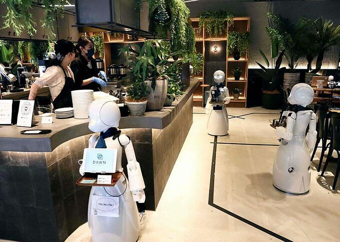 Quán cà phê robot do người khuyết tật điều khiển